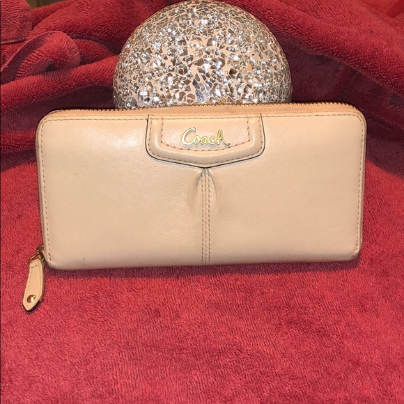 Gently used authentic Coach wallet - Picture 1 of 7